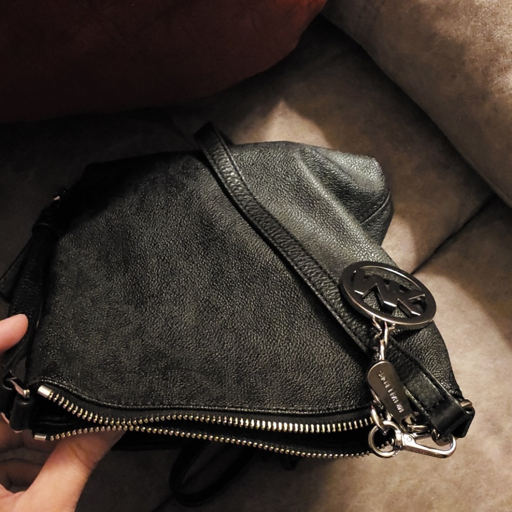 Authentic MK crossbody purse - Picture 4 of 4
